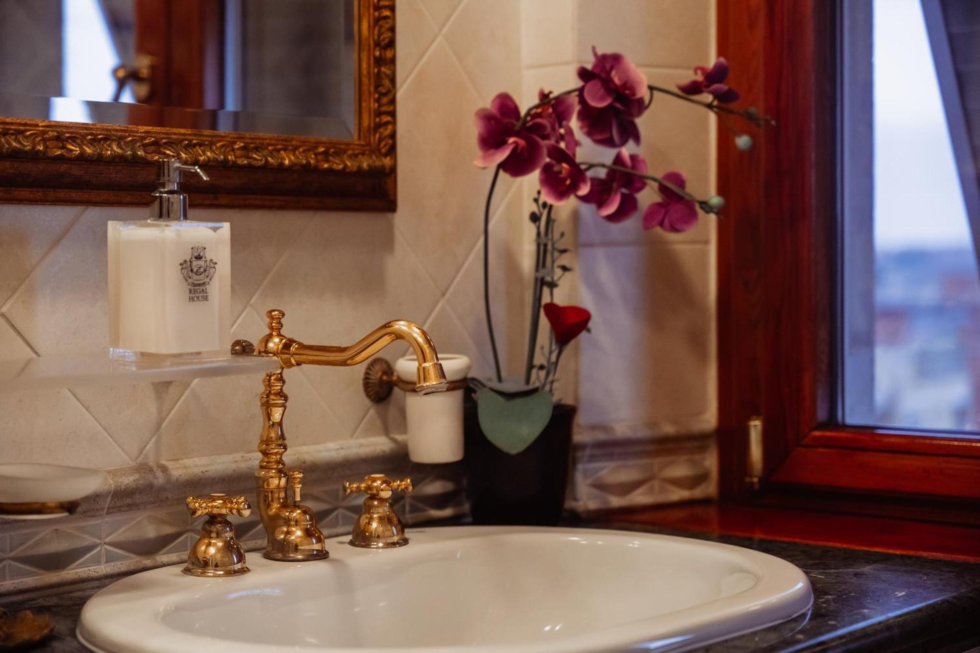 Regal House Roma Navigatori 23 Hotel Kültér fotó